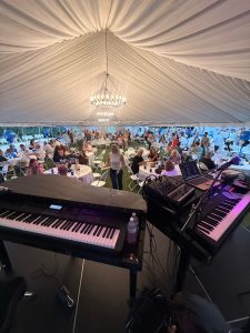 Jennifer Lee Knuth performing with Felix And Fingers Dueling Pianos at Sunset Hills Golf Course in Pekin, Illinois