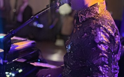 Auberge Le Saint-Gabriel Turns “Friday” Into a Late-Night Corporate Sing-Along